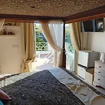Δωμάτια σε οικογενειακή κατοικία Sunset Boutique