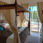 Δωμάτια σε οικογενειακή κατοικία Sunset Boutique *